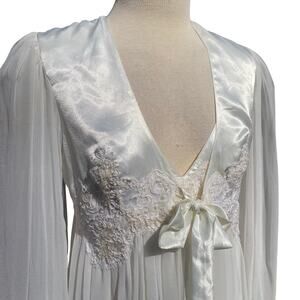 Vintage Negligee Chiffon Slip Dress and Robe Size Small Womens Bridal